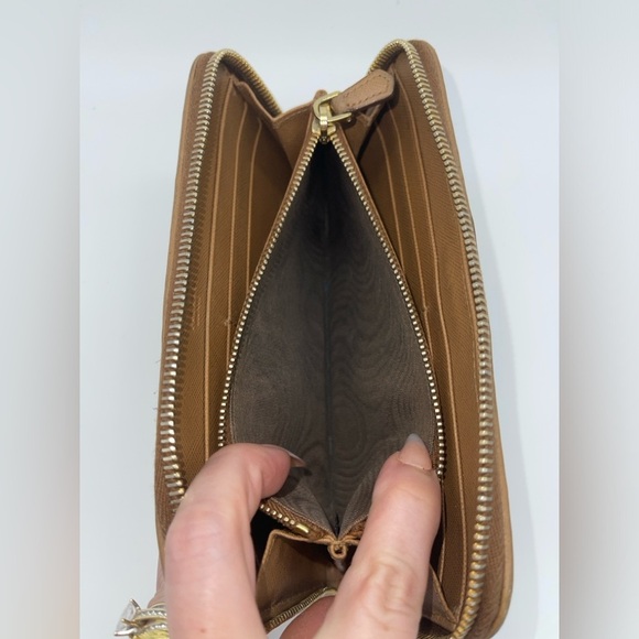 ‼️ RARE PRADA Quilted Zip Around Wallet Caramel Gold Hardware Saffiano Leather - Picture 6 of 16